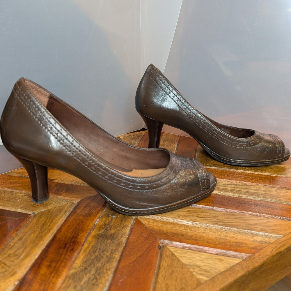 Women's Brown Peep-Toe Heels - Picture 9 of 9